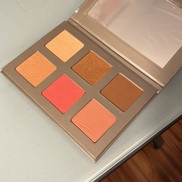 Iconic London Blaze Chaser Palette - Picture 3 of 6